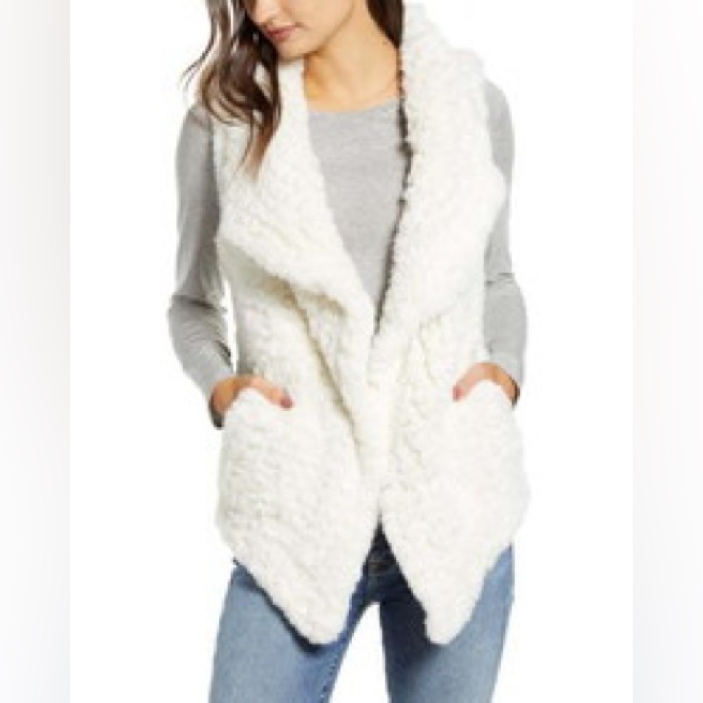 Paparazzi White Faux Fur Vest with Pockets